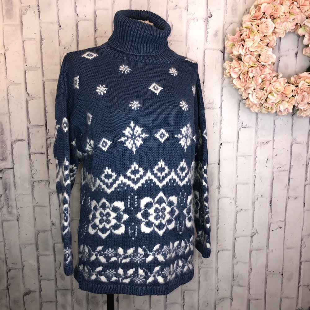 Blue knit turtleneck sweater w/ floral rabbit hair